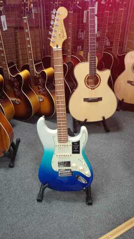 FENDER Player Plus STRAT HSS PF BLB