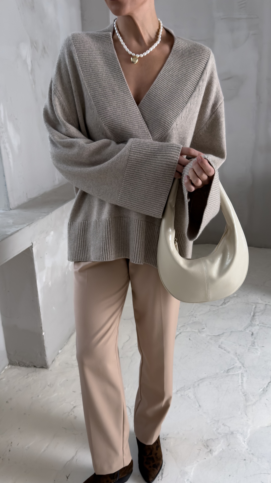 Свитер с V вырезом и широкими резинками PREMIUM QUALITY