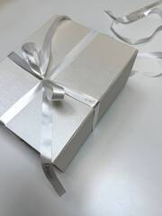 Коробка подарочная белая