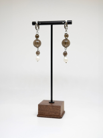 Серьги из раух-топаза и жемчуга