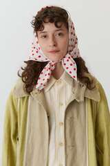 Косынка из шелка белая в красный мелкий горох