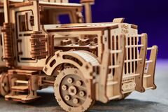 Тягач Big Rig от Wood Trick - Деревянный конструктор, сборная механическая модель, 3D пазл