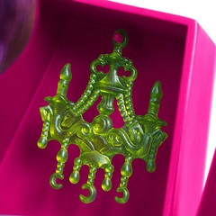 Клодин Вульф со шкафчиком. Главные герои с аксессуарами