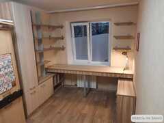 Детская рабочая зона у окна