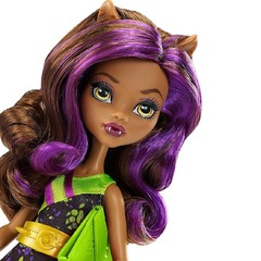 Клодин Вульф со шкафчиком. Главные герои с аксессуарами