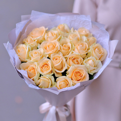 Нежный букет 21 персиковая роза "Прекрасная Леди"