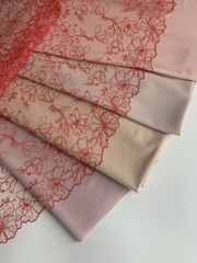 Вышивка на сетке молочная/красная 25 см