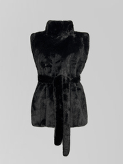 Жилетка Анжелика однотонная меховая с высоким горлом и поясом