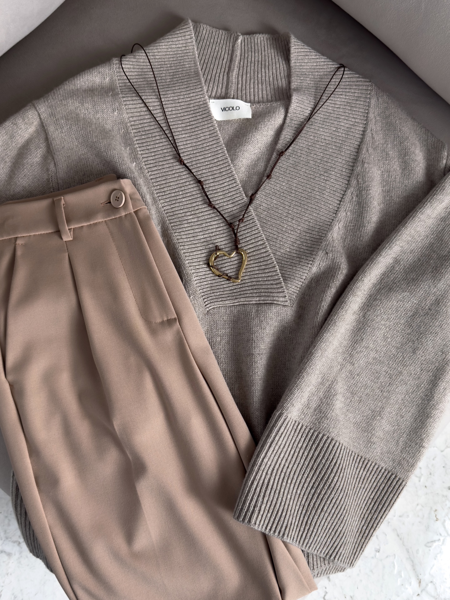 Свитер с V вырезом и широкими резинками PREMIUM QUALITY