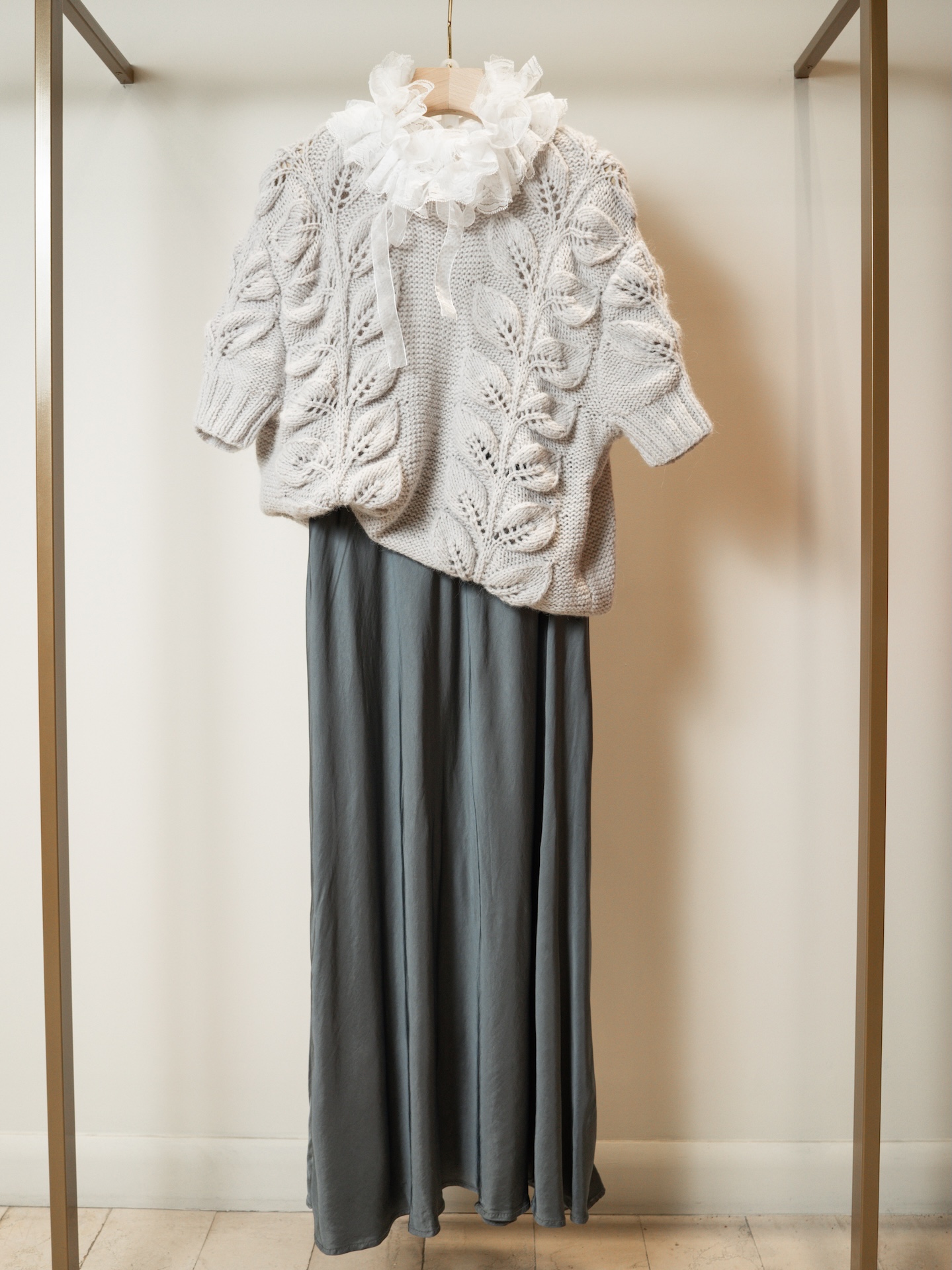 Свитер ручной работы с узором в виде листьев