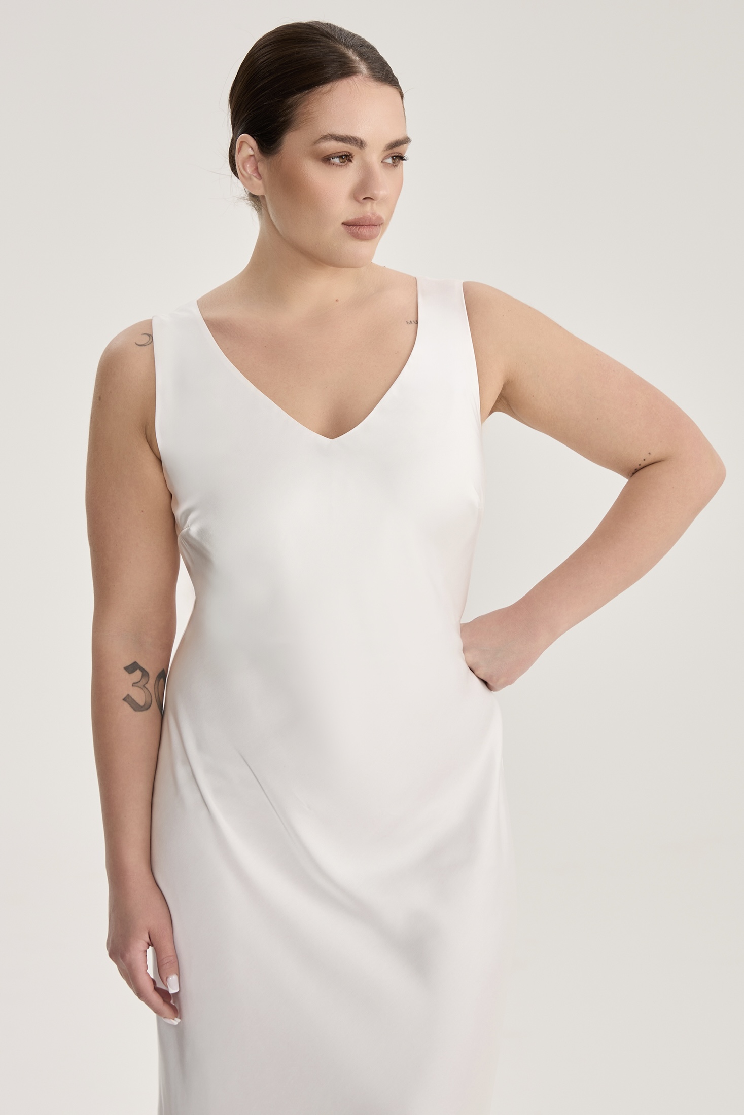 Платье-комбинация на широких бретелях, молочный