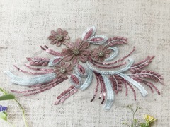 Пришивной элемент "Цветы на сетке", р. 28х18 см