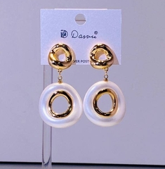 sergi-s-kruglymi-podveskami-v-stilistike-poison-drop