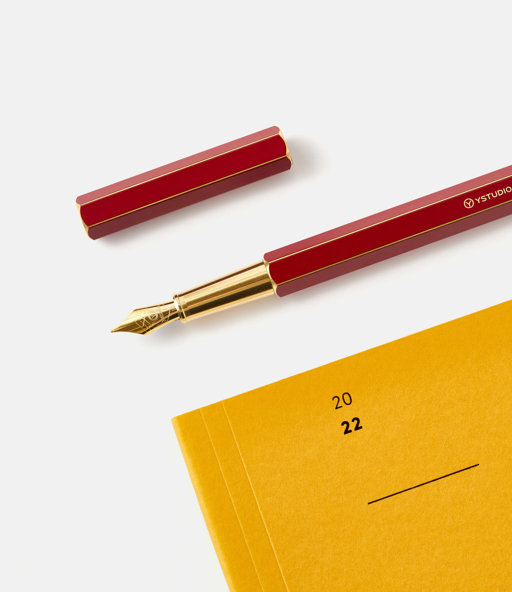 Ystudio Classic Revolve Fountain Pen Red — перьевая ручка из латуни