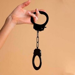 Наручники стальные черного цвета Be Mine, One Size