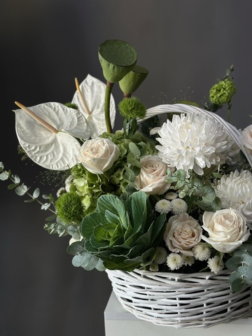 Авторская корзина цветов «Природная роскошь»