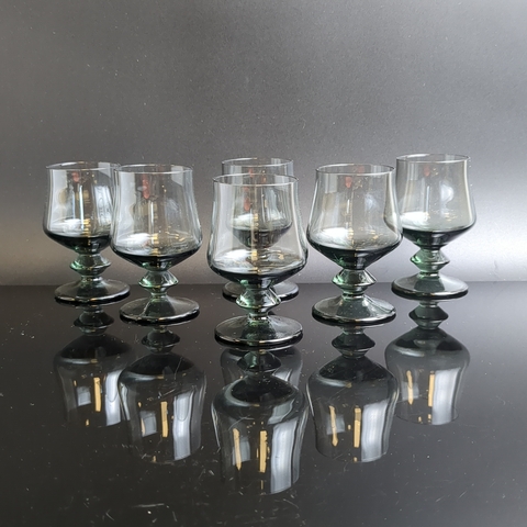 Рюмки набор из 6 штук на ножках, стекло дымчатого цвета, винтаж времен СССР 1970-1990 гг