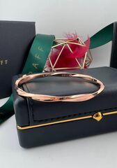 braslet-kruchenyj-zhyostkij-iz-serebra-925-proby-graff