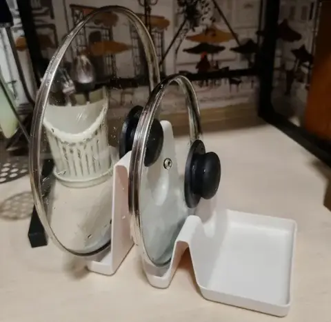 Держатель для крышек кастрюль Attika, цвет: белый, материал: полипропилен, размер: 22*14*14 см.