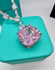 70417 - Роскошное колье из серебра с квадратной подвеской из розового кварца