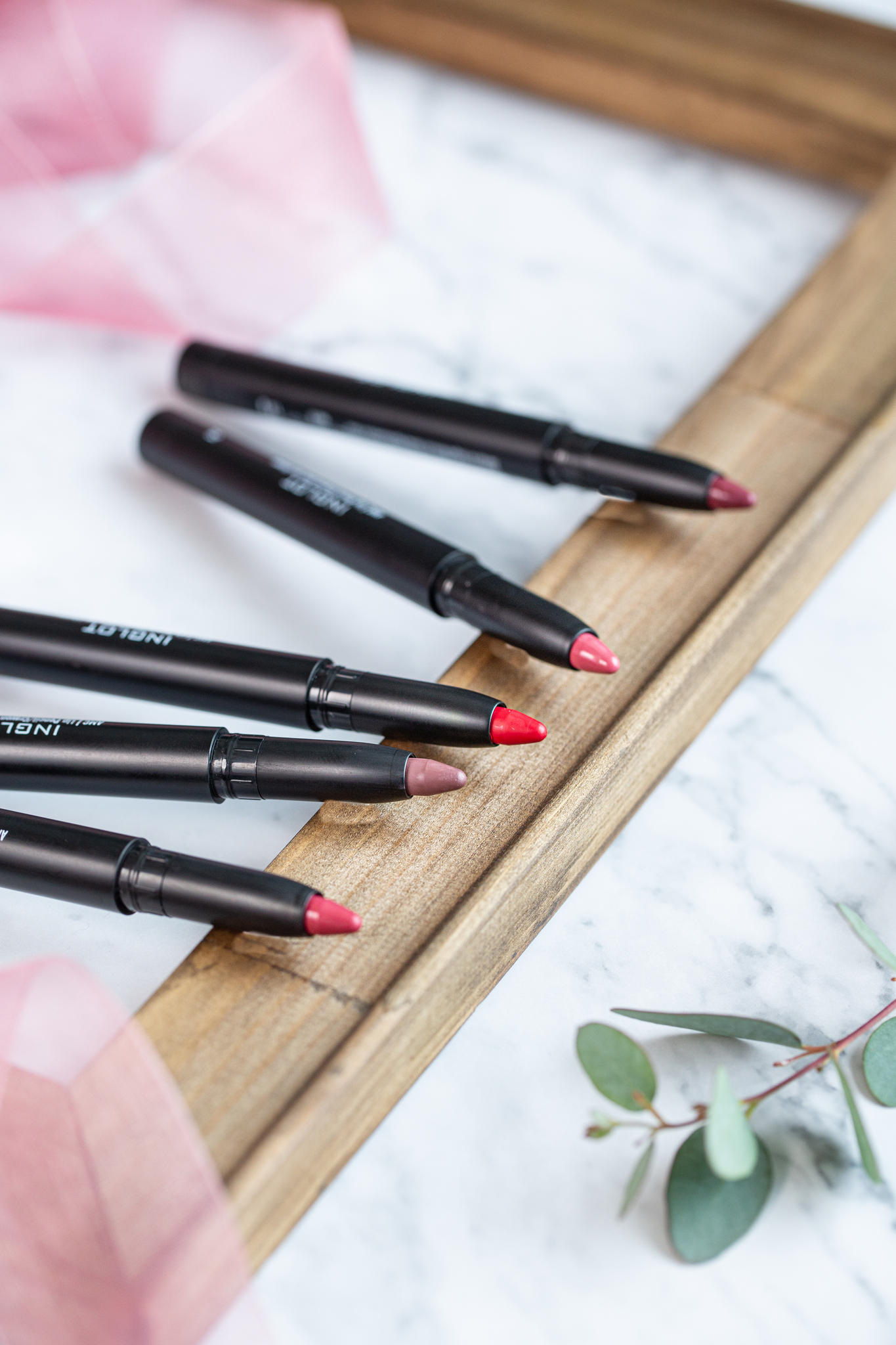 Матовый карандаш-помада для губ АМС с точилкой от Инглот