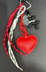 originalnyj-podves-obves-serdce-s-sobachkoj-dlya-sumki-mnogosostavnoj