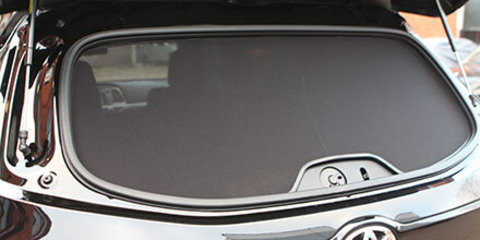 Каркасные автошторки на магнитах для Land Rover Discovery 3 (2004-2009) Внедорожник. Экран на заднее ветровое стекло