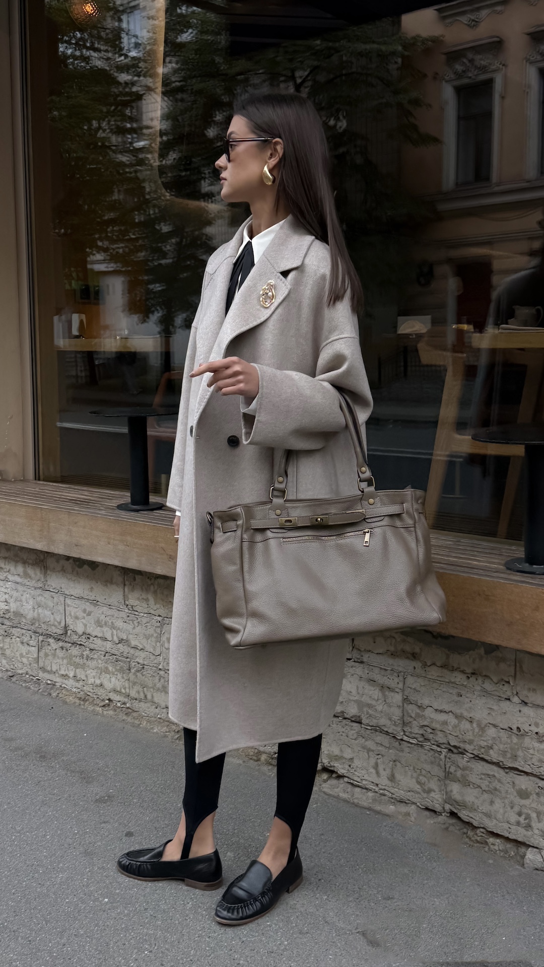 Сумка из натуральной зернистой кожи с латунной фурнитурой