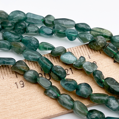 Кианит зеленый бусины, галтовка, диаметр около 5-8 мм, цена за нить 38 см