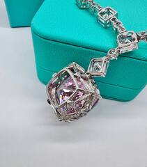 70417 - Роскошное колье из серебра с квадратной подвеской из розового кварца