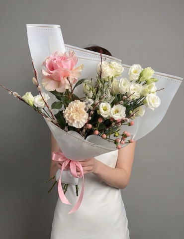 Букет с вербой и эустомой «То, что тебе нужно»