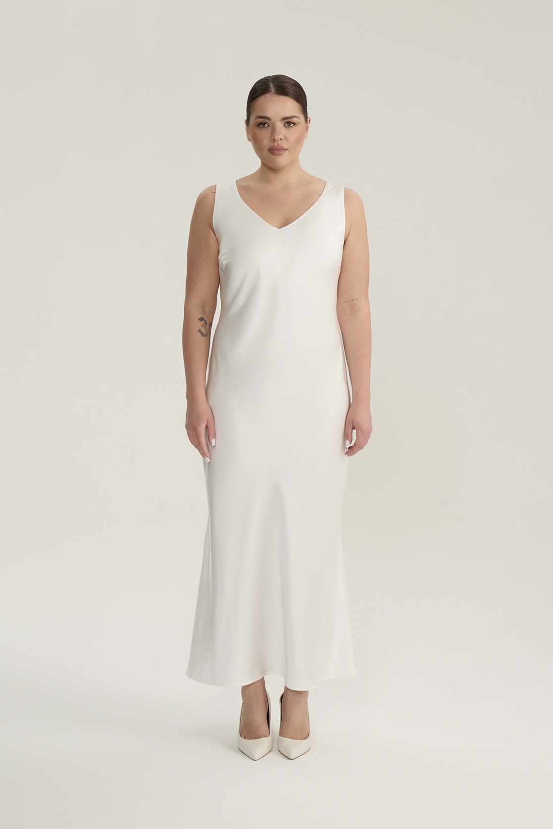 Платье-комбинация на широких бретелях, молочный