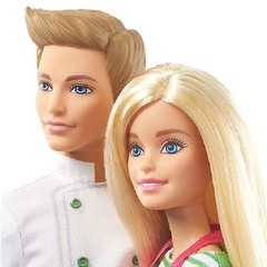 Барби и Кен сотрудники кафе