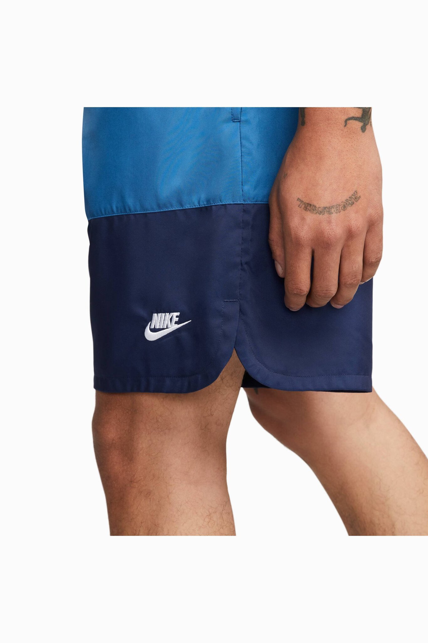 Nike Sportswear 2 Swoosh shorts