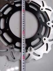 Диск тормозной передний на Yamaha  MT01 2005-2006 г.в., черный лепестковый