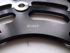 Диск тормозной передний на Yamaha  MT01 2005-2006 г.в., черный лепестковый