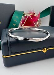 braslet-kruchenyj-zhyostkij-iz-serebra-925-proby-graff