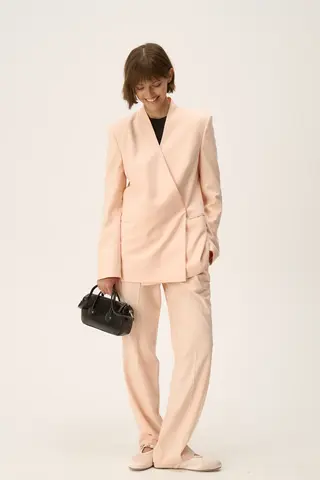 Свободные брюки прямого кроя