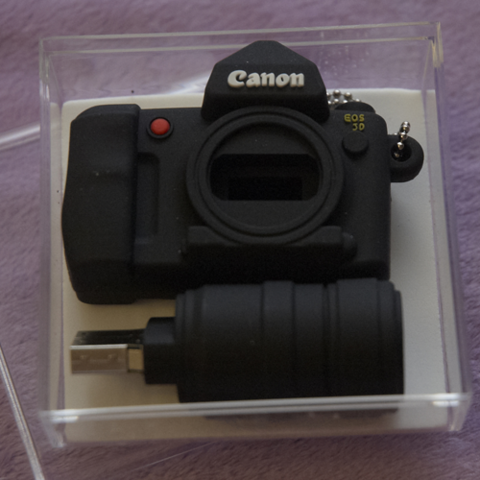 Usb-флешка в виде фотоаппарата Canon phf_canon