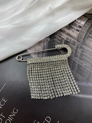 Брошь серебристая 