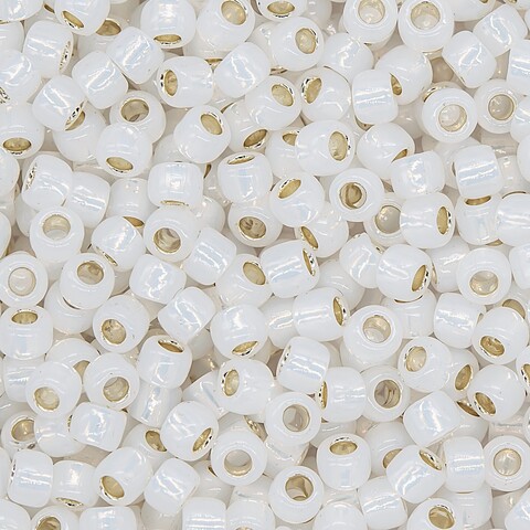 Японский бисер TOHO Round 8/0 (№2100), окрашенный изнутри прозрачный