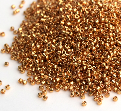 DB-1833 Бисер цилиндрический Миюки делика 11/0 /Miyuki delica 11/0 Duracoat Galvanized Yellow