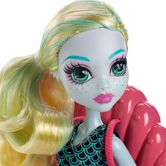 Лагуна Блю со скутером. Главные герои с аксессуарами