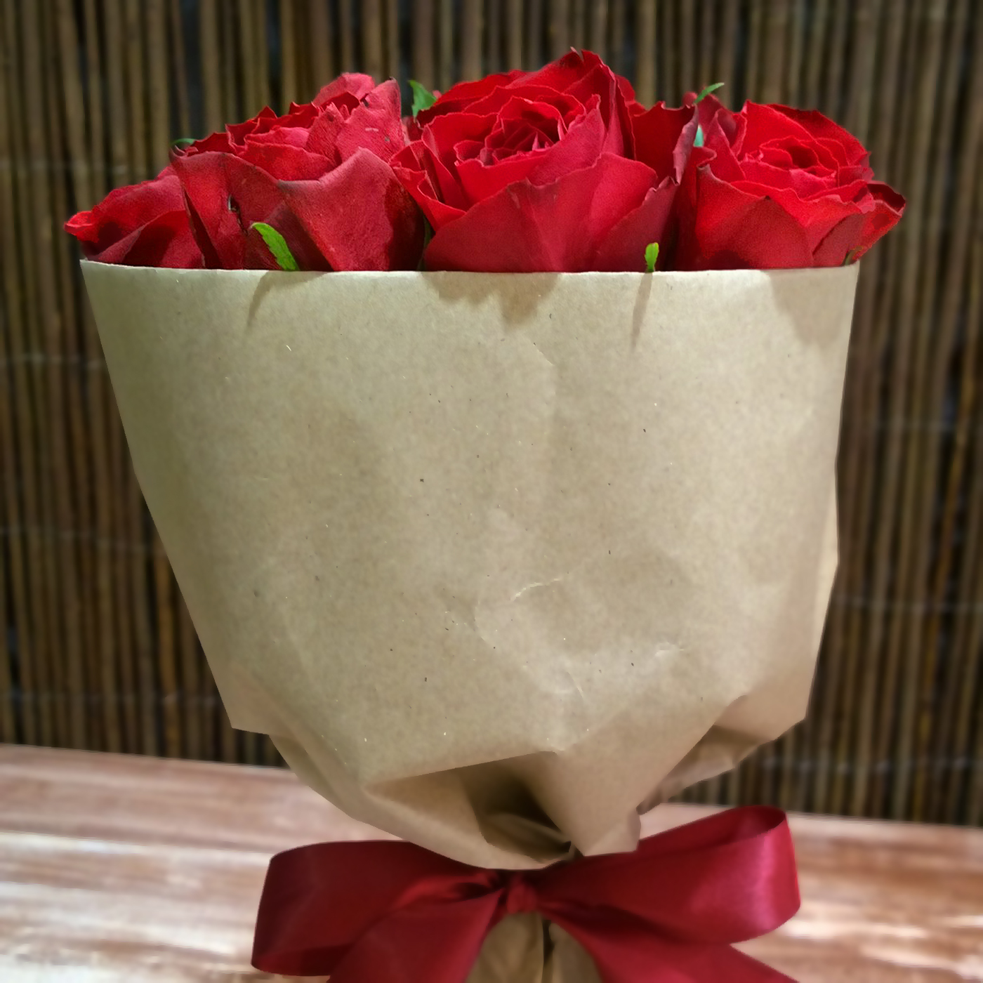Упаковка роз в крафт