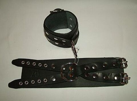 Чёрные кожаные наручники 