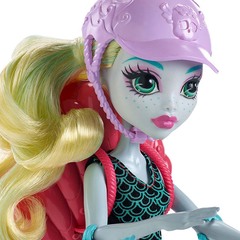 Лагуна Блю со скутером. Главные герои с аксессуарами