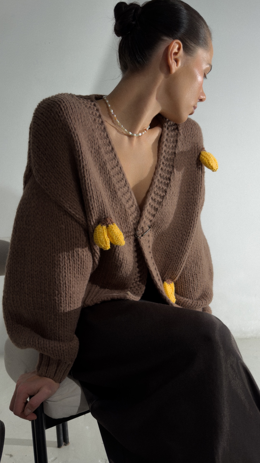 Кардиган объёмной вязки с бананами