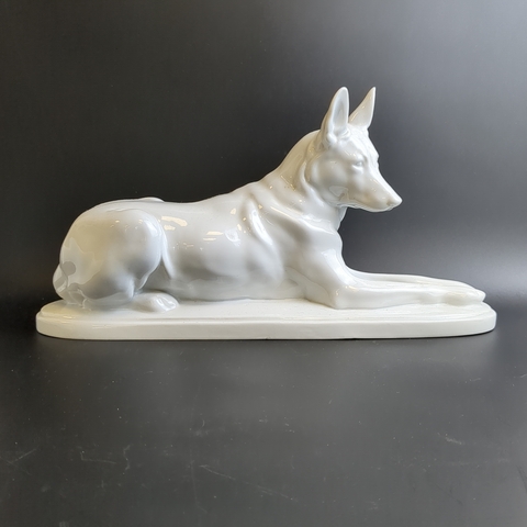Статуэтка "Немецкая овчарка" (большая), фарфор, Ленинградский фарфоровый завод (ЛФЗ), автор Драчинская В.С. СССР, 1950-1959 гг.