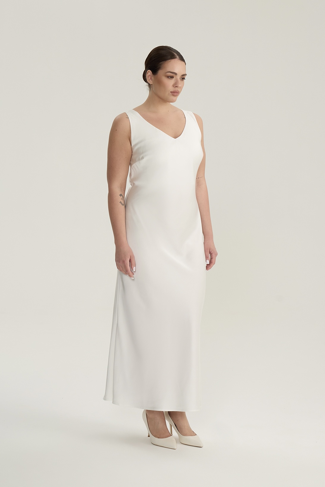 Платье-комбинация на широких бретелях, молочный