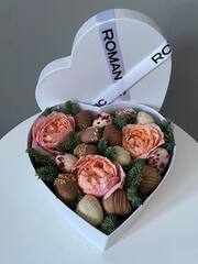 Клубничная коробка новогодняя #8